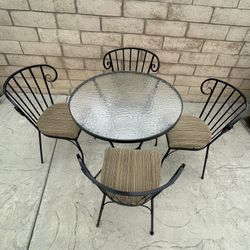 Patio Table And 2 Chairs 