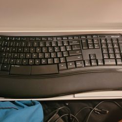 Microsoft Sculpt Comfort Desktop Keyboard.NEW IN BOX! 