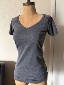 LuluLemon Run/Swiftly Tech women’s V-neck seamless  athletic top size 6 Heathered Gray