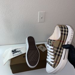 !NEW!Women’s Burberry Checker Low top shoes 