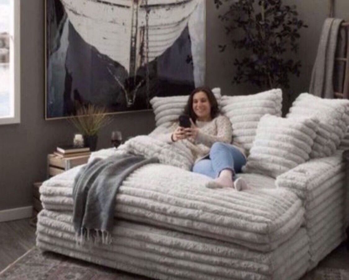 New Ashley Brand Super Comfy Black Or White Oversized Chaise