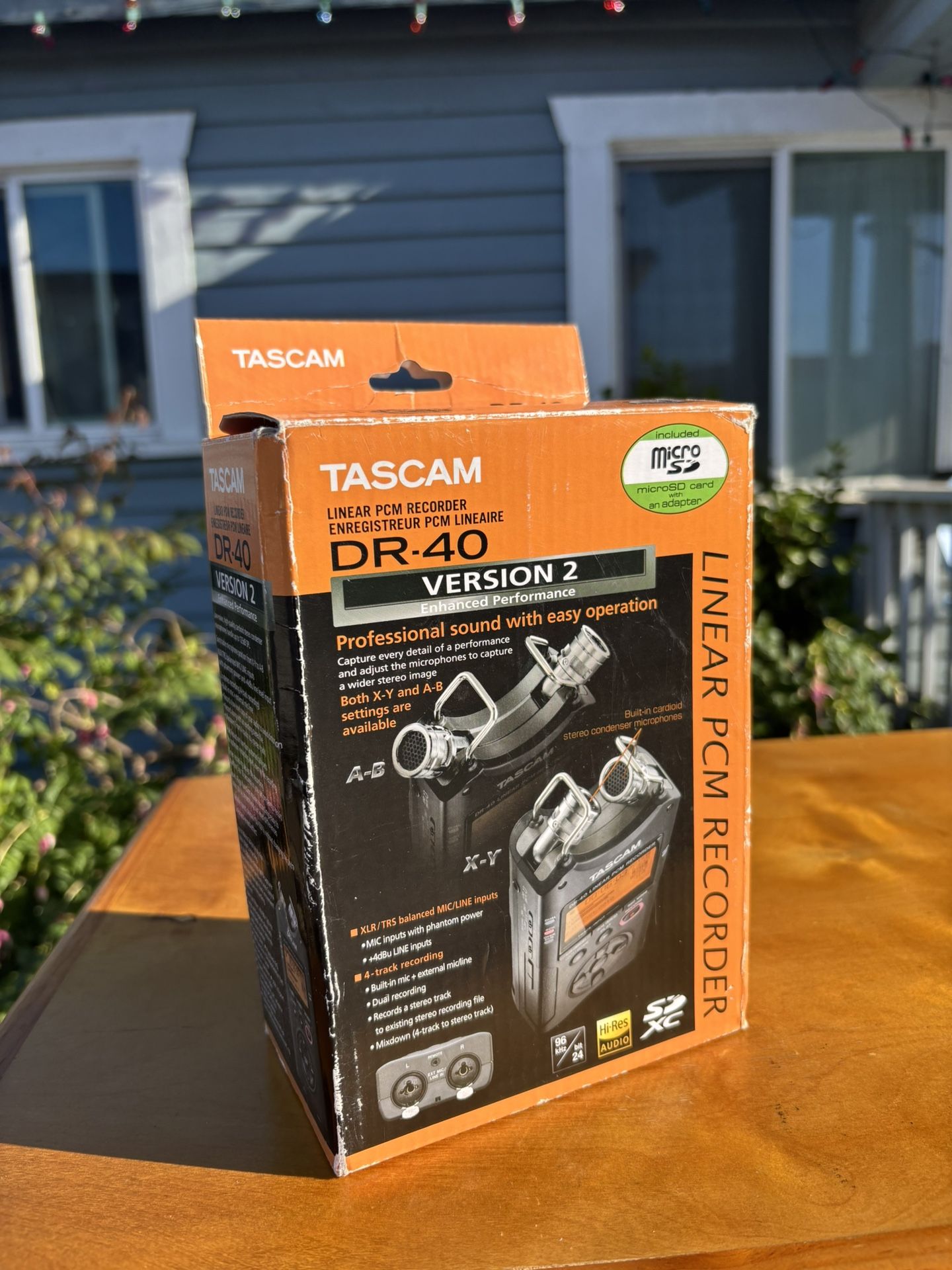 TASCAM DR-40 FIELD RECORDER