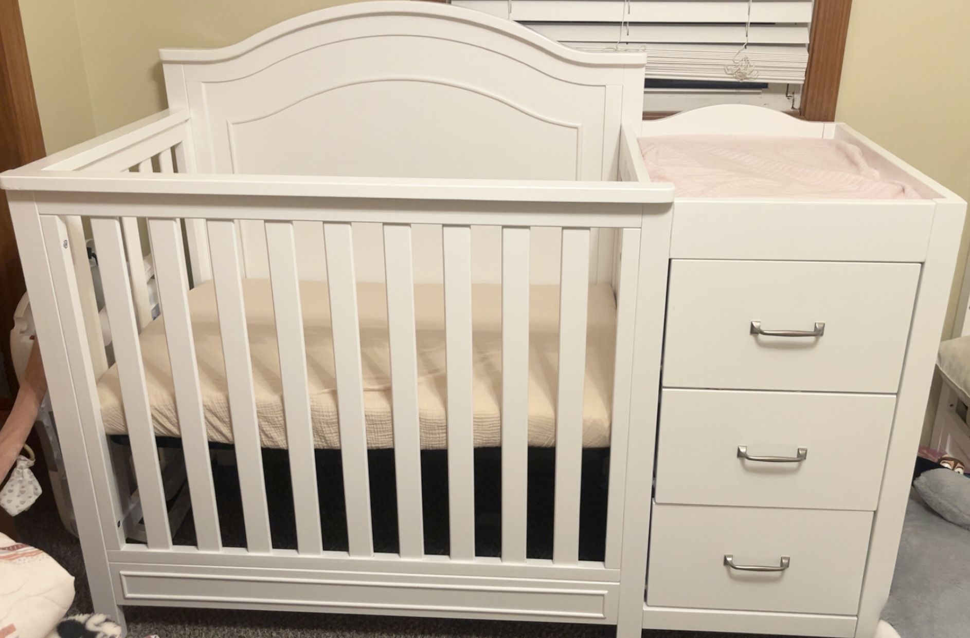 Davinci Charlie Mini Crib & Changer