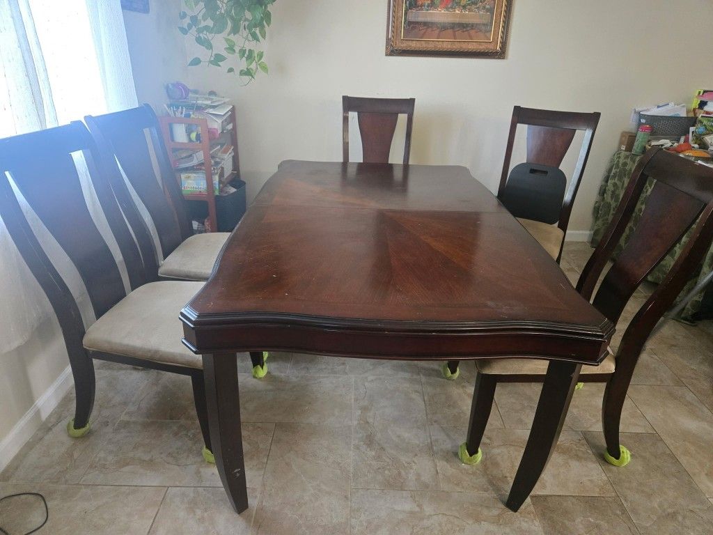 Unique Table With Chairs