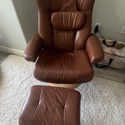 Hjellegjerde Mobler swivel recliner with a wooden base & ottoman. 