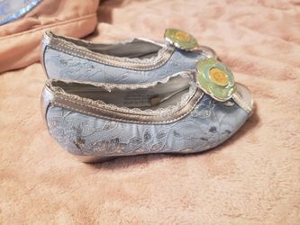 Cinderella shoes size 7/8