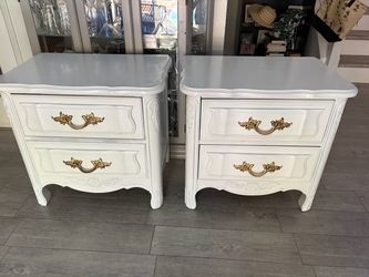 Nightstands in excellent condition