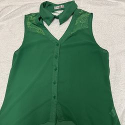 Green Button Up Women’s Blouse /Size L/$5