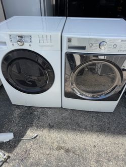 Washer and dryer good condition everything works fine
