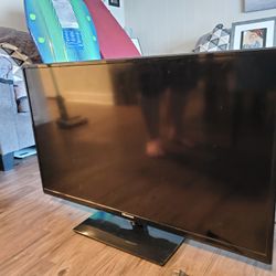 Hisense 40" TV w/Remote
