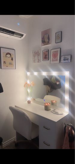 Desk vanity