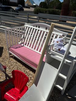 Convertible Crib W/ Changing table!