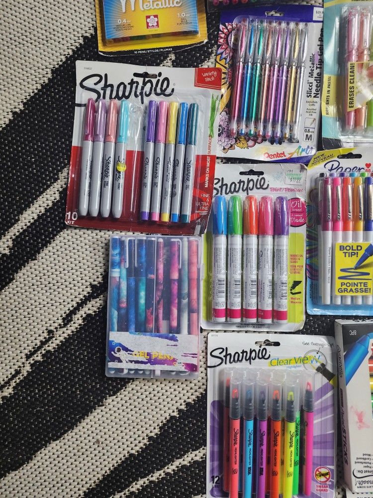 Lot Of Art Supplies Markers Pens Etc for Sale in Everett, WA OfferUp