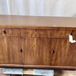Henredon Mid Century Modern Walnut Credenza / Buffet