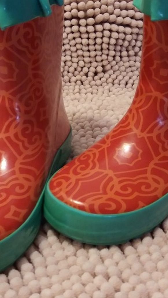 Disney "Elena" little girls rain boots size 9