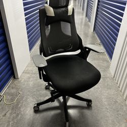 Uplift Ergonomic Office Chair – Storage kept, Barely used, Fully Adjustable