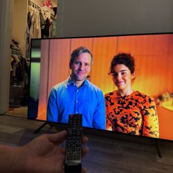 Samsung 65 Inches Smart, Soundbar With Remout And Apple Tv