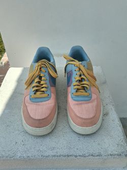 NIKE   AIR FORCE 1 size 10
