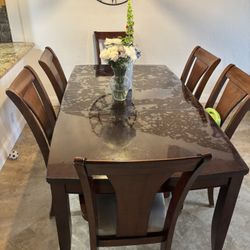 Dining Room Table And Chairs 
