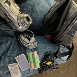 Sony Cybershot Camera With Battery Video Cables And A Wide Converter Lens