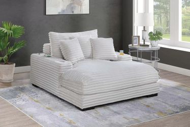 Chaise Lounge W/2 Cup Holders & USB Ports
