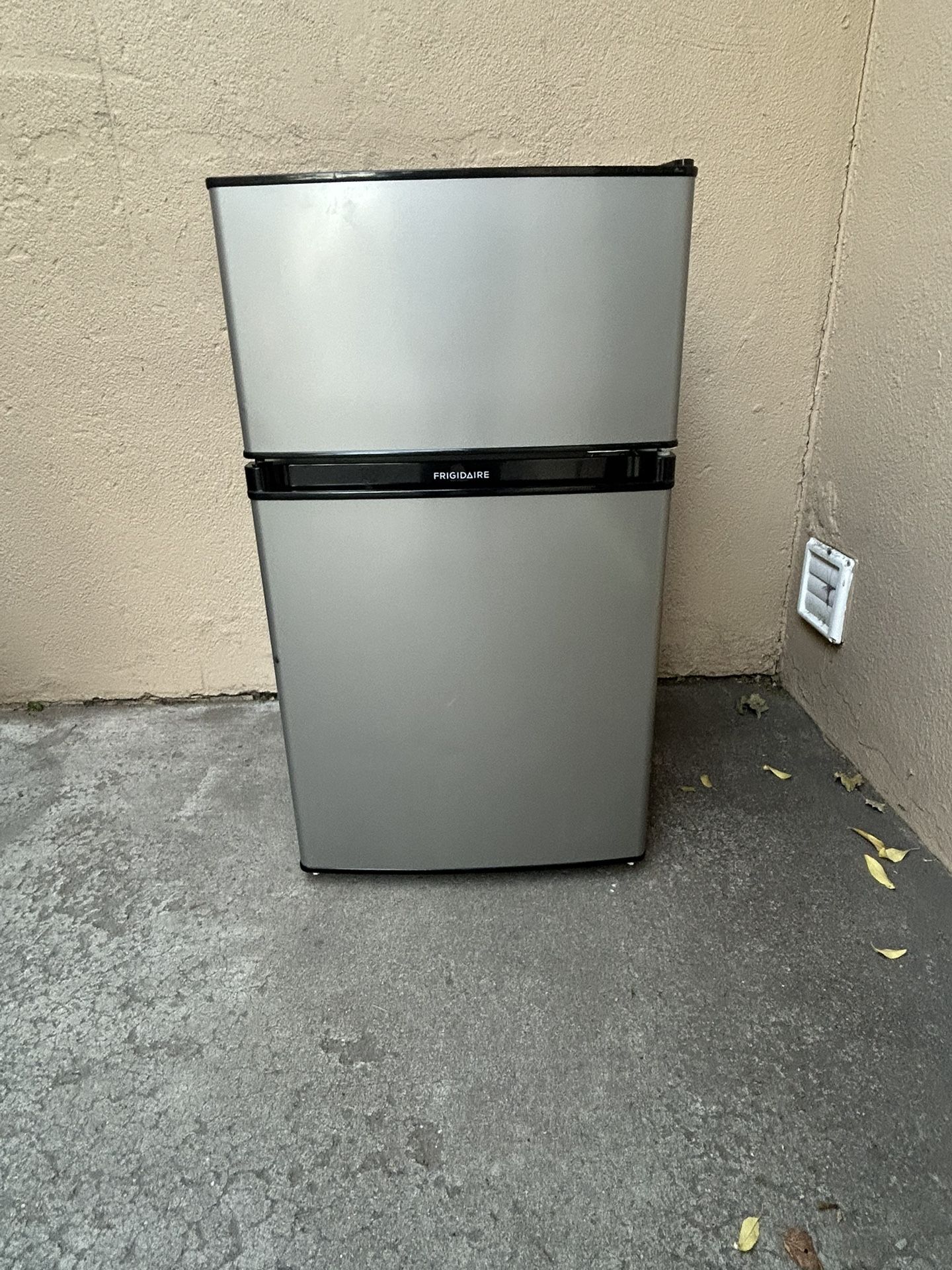 Frigidaire Mini fridge