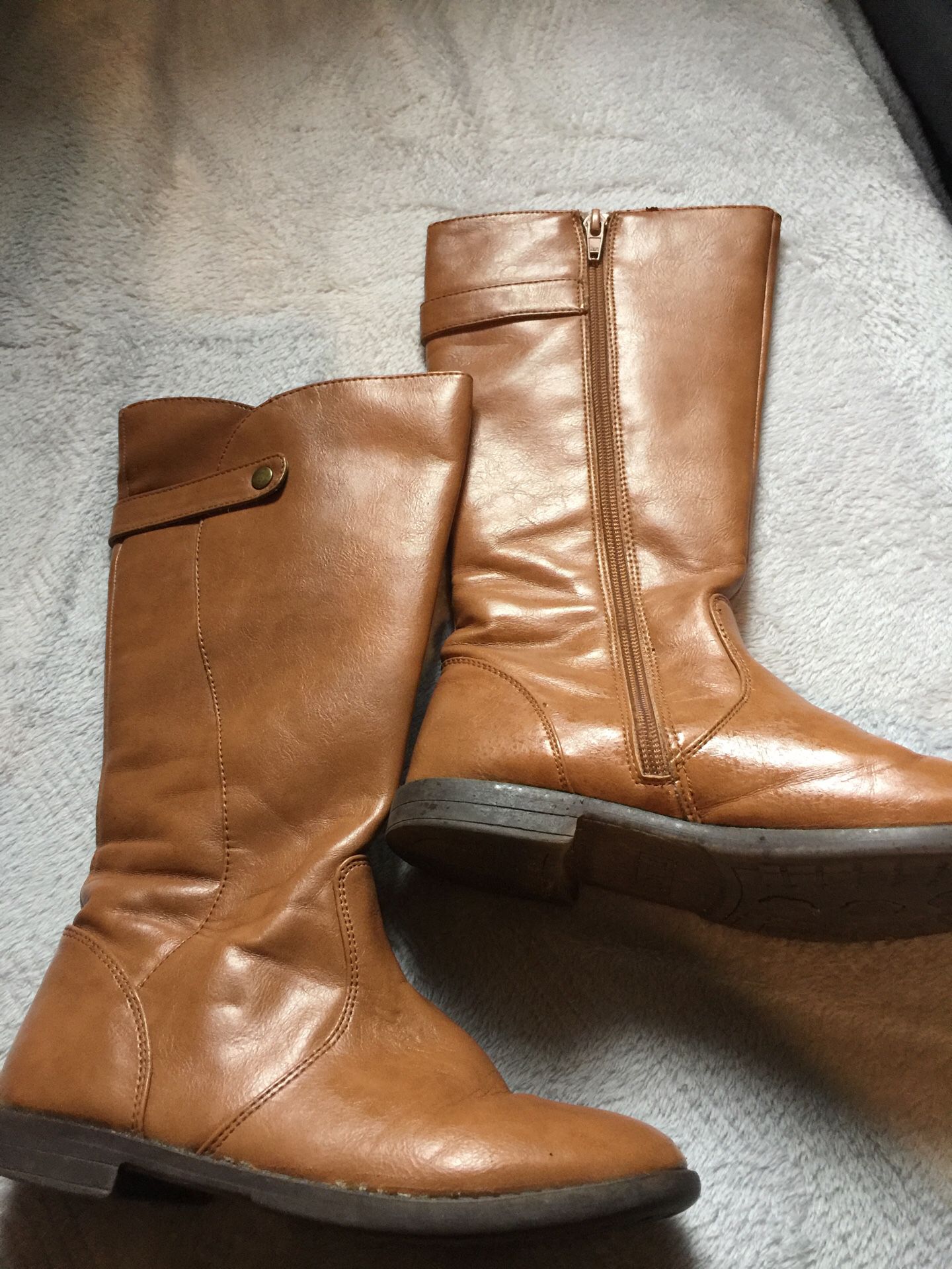 Girls tan boots size 1
