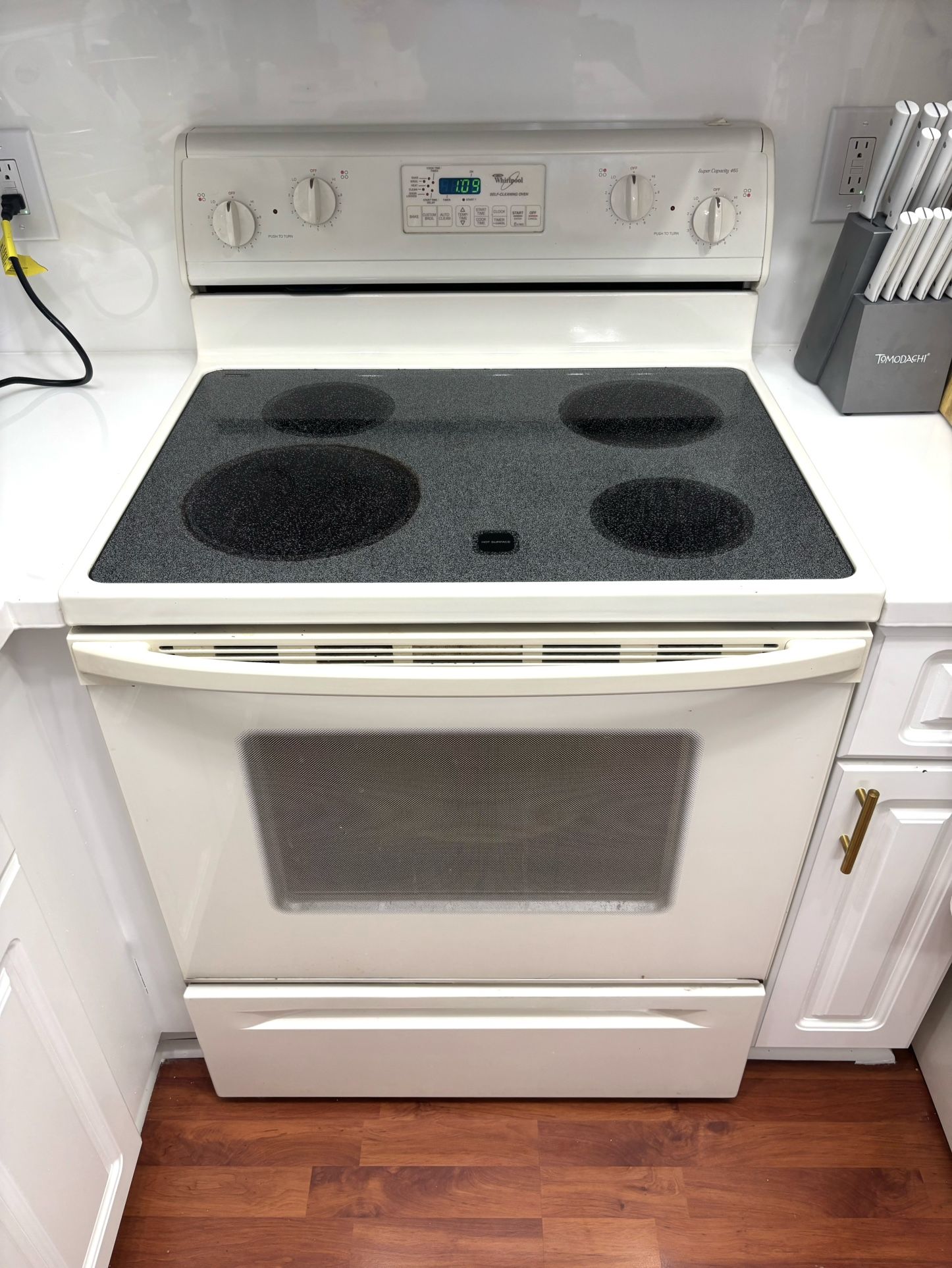Whirlpool Stove With Functional Oven