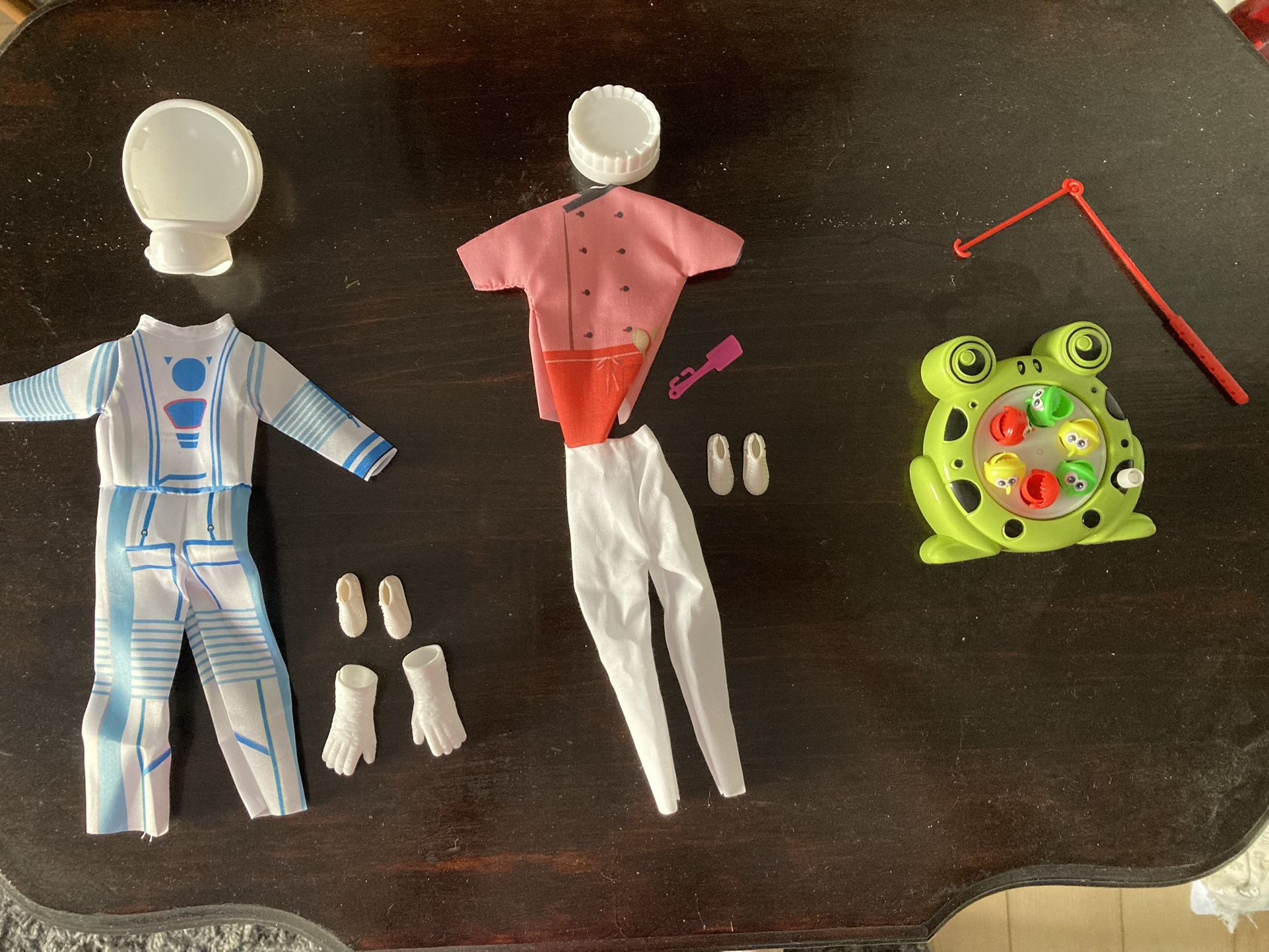 Elf On The Shelf, Costumes & Props. $5. Each. Used 1 time. (Johnstown Ohio)