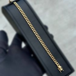 Jewelry 10k hallow yellow Gold Cuban link bracelet 7.5” 7.70grams 7.20mm