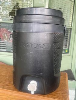 Igloo Black Beverage Cooler Jug