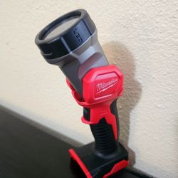 MILWAUKEE M18 FLASH LIGHT 