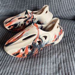 Stylish Sandals / Size 9