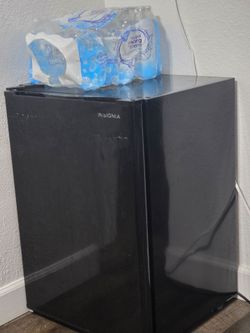 Mini fridge