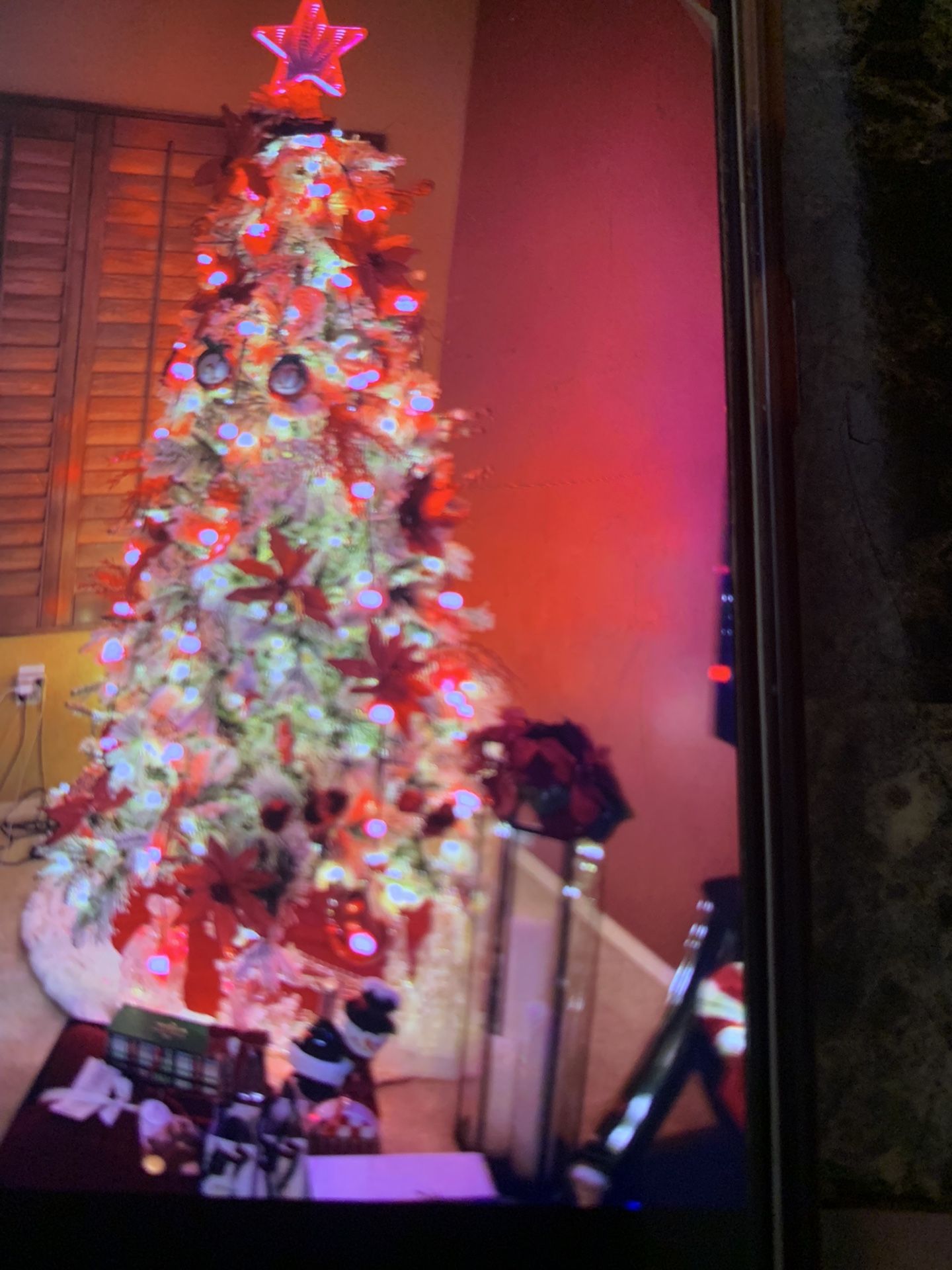 71/2 Ft White Christmas Tree With Revolving Stand And Bag