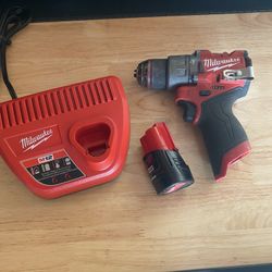 Milwaukee Drill Fuel Batt & Charger 