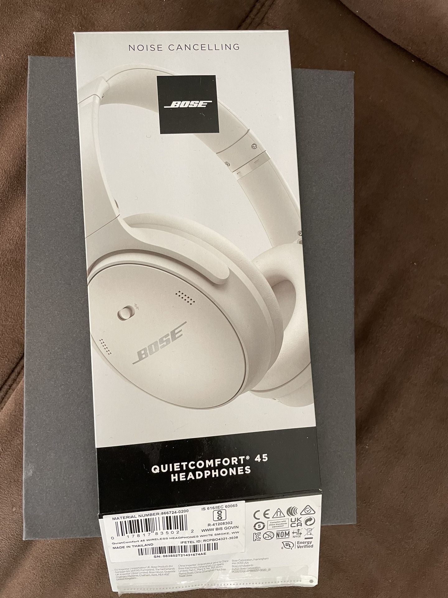 Bose QuietComfort 45 Noise Canceling Bluetooth Headphones (White Smoke)  New