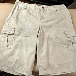 Ladies Medium Walking Short With Lots Of Pockets