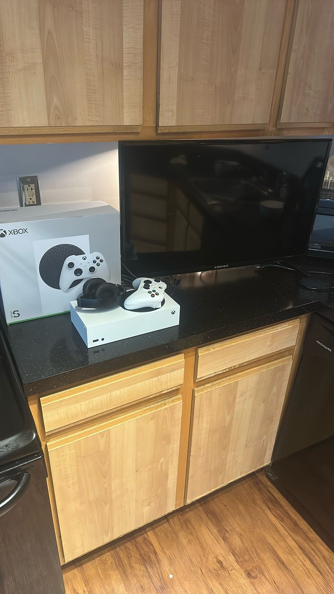 Xbox one  S 1TB with 32 Inch Tv & BEATS HEADPHONES