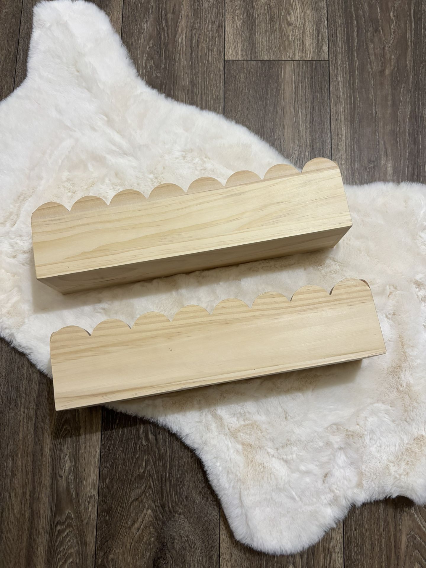 Set of 2 Scalloped Nursery Shelves - Preassembled Floating Cloud Wall Bookshelf for Kids, Baby & Toddler Room - Montessori Nursery Shelves - Kids Wall