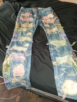 WHO DECIDES WAR JEANS SIZE 36 BUT FITS LIKE A 42