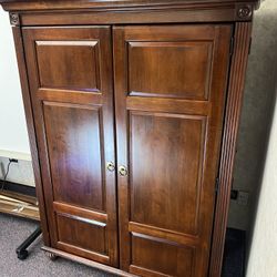 Ethan Allen British Classic Hidden Computer Desk
