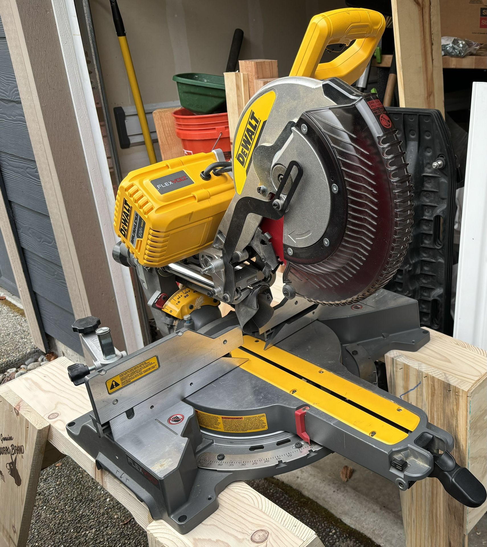 Dewalt 12” Flexvolt 120v Compound Sliding Miter Saw