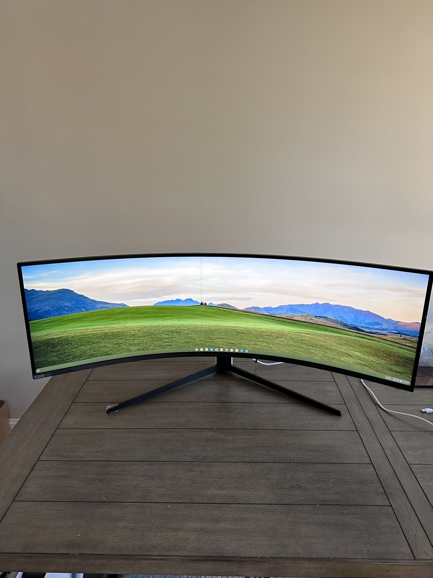 SAMSUNG 49” Odyssey G9 Gaming Monitor, 1000R Curved Screen, QLED, Dual QHD Line on Screen