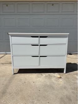 ‼️WHITE 6 DRAWER DRESSER‼️FOR SALE 150$ OR BEST OFFER‼️GOOD CONDITION🚚DELIVERY AVAILABLE🚚