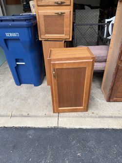 Maple Kitchen Cabinets (uppers)