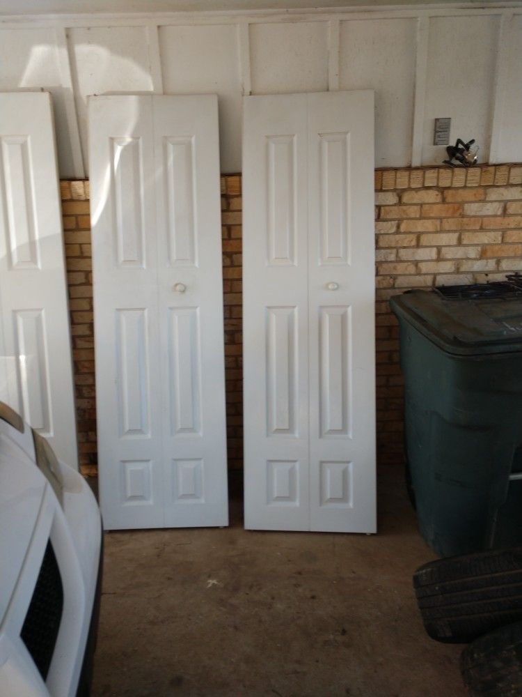 Beautiful 24" Bifold Closet Doors