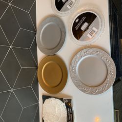 5 Decorative Cake Party Trays & 32 Piece Doilies