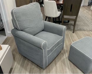 Da Vinci Maya Swivel Glider with ottoman