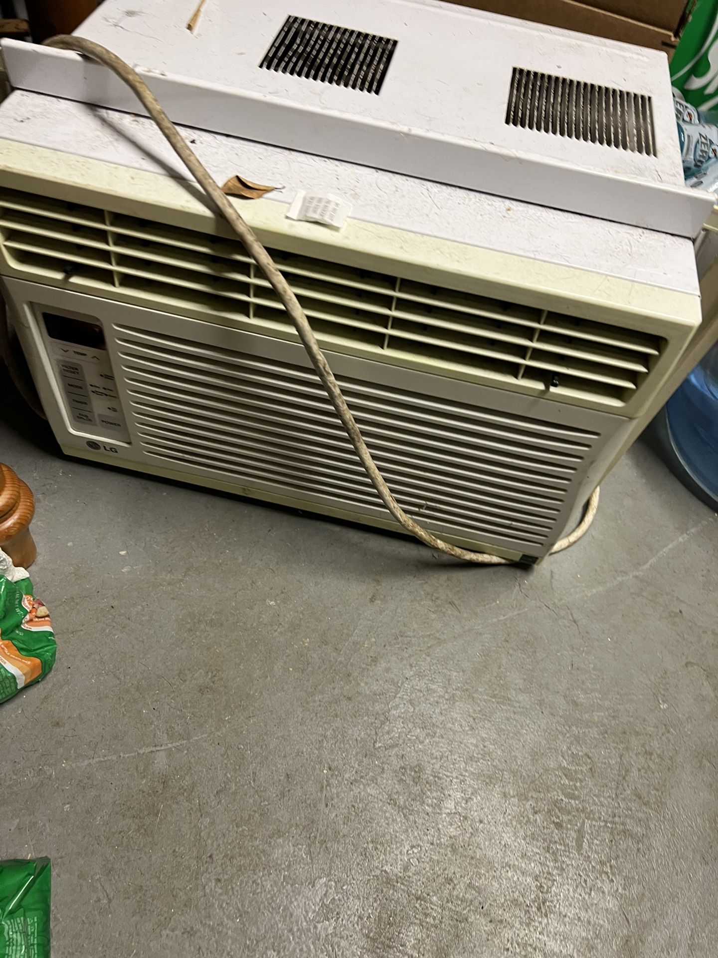 Window Ac/window shaker